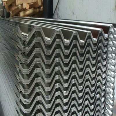 DC51D gegalvaniseerd Staal Golfcomité van de Bladenmuur 1250 * 2500mm 1mm Dikte