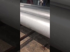 304/304L roestvrijstalen buizen worden gewassen voor levering